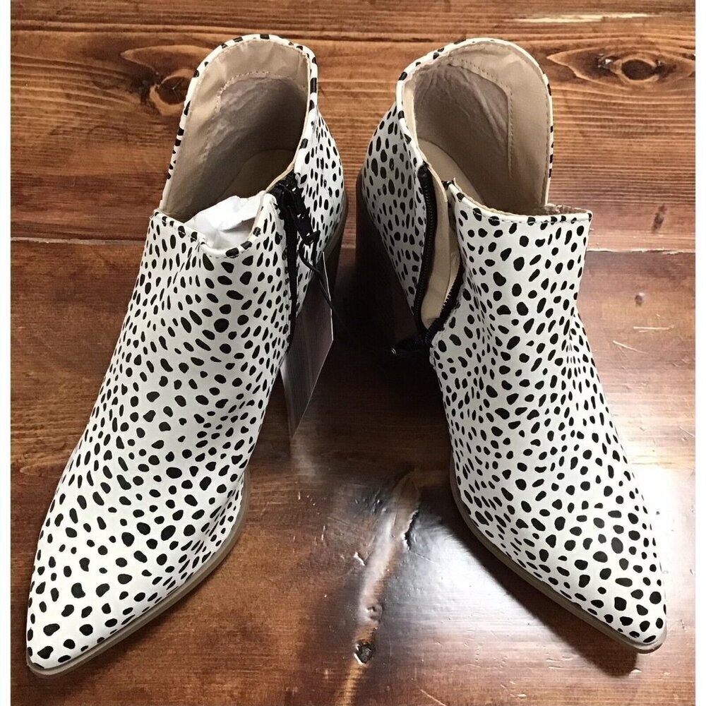 Woman’s 8 Serra Side Cut Out Boot With A Cool Pattern Statement Piece 🤩 - Picture 1 of 6